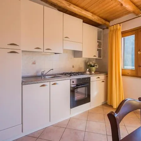 Vacanze Dalisa Castagno Con Parcheggio Apartment